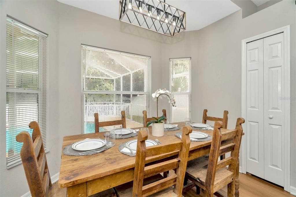 На продажу: $575,000 (6 спален, 3 ванн, 3058 Квадратных фут)