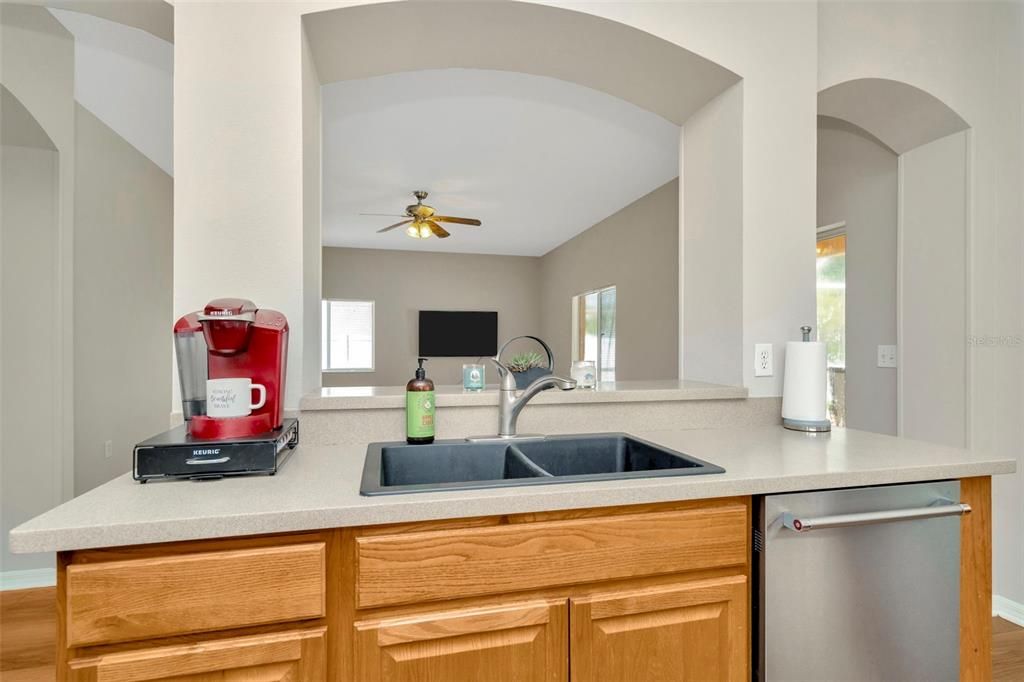 На продажу: $575,000 (6 спален, 3 ванн, 3058 Квадратных фут)