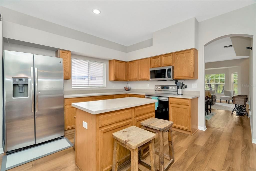 На продажу: $575,000 (6 спален, 3 ванн, 3058 Квадратных фут)