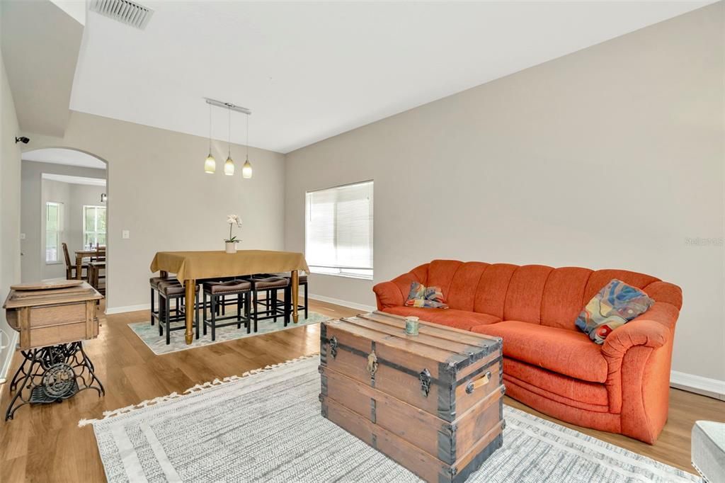 На продажу: $575,000 (6 спален, 3 ванн, 3058 Квадратных фут)