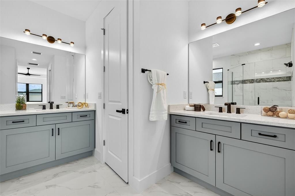 Под контрактом: $359,999 (3 спален, 2 ванн, 2012 Квадратных фут)