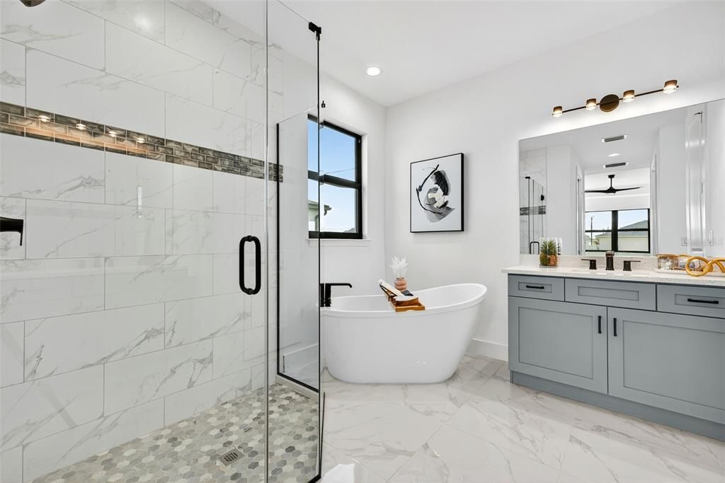 Под контрактом: $359,999 (3 спален, 2 ванн, 2012 Квадратных фут)