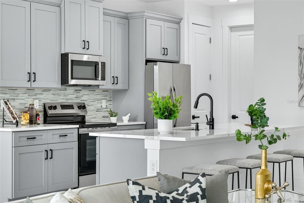 Под контрактом: $359,999 (3 спален, 2 ванн, 2012 Квадратных фут)