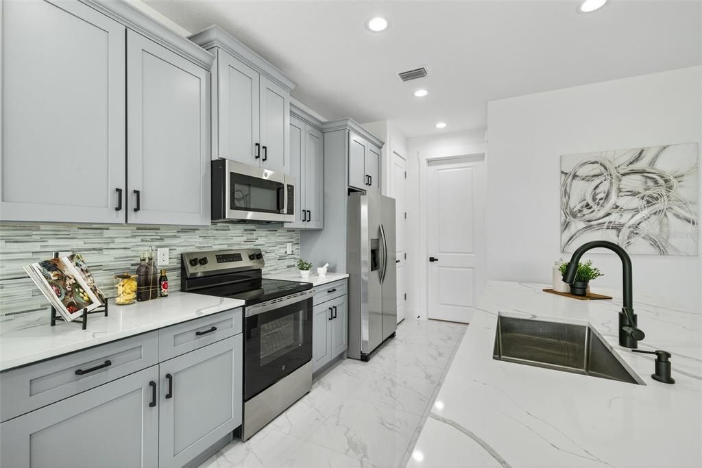 Под контрактом: $359,999 (3 спален, 2 ванн, 2012 Квадратных фут)