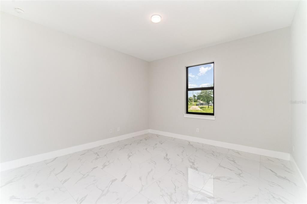 Под контрактом: $359,999 (3 спален, 2 ванн, 2012 Квадратных фут)