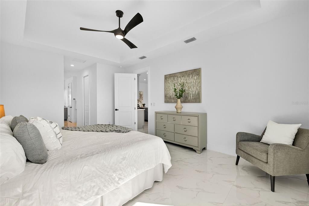 Под контрактом: $359,999 (3 спален, 2 ванн, 2012 Квадратных фут)