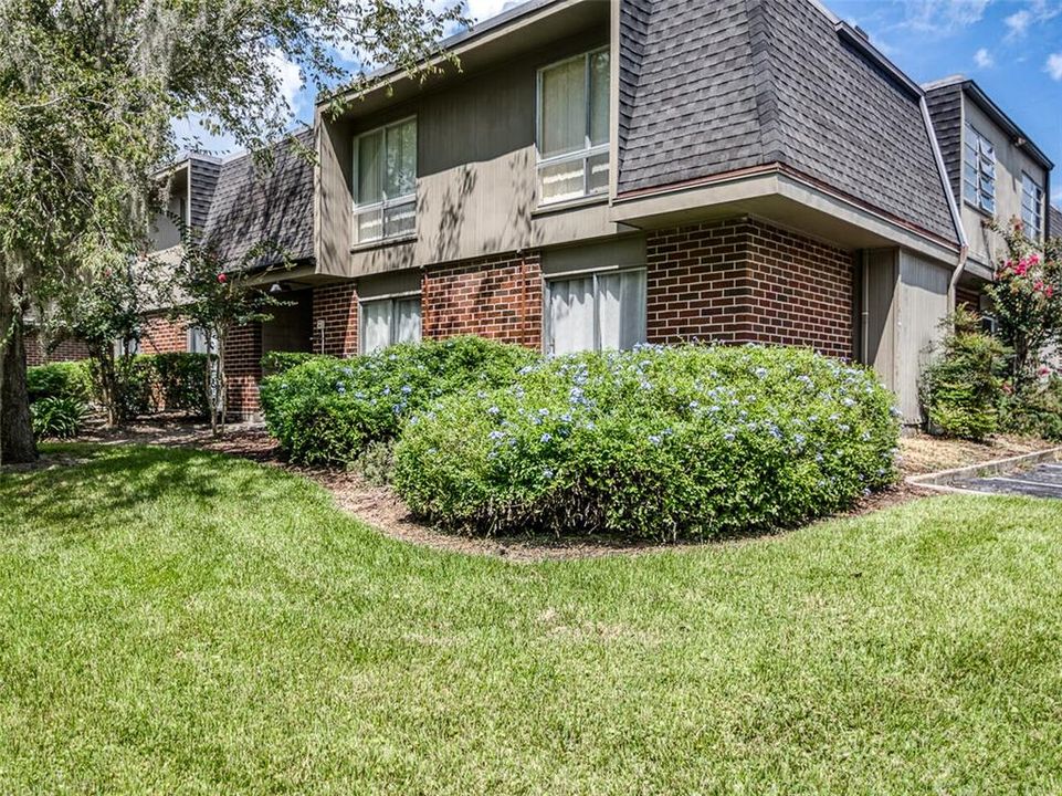 Active With Contract: $144,900 (2 beds, 1 baths, 787 Square Feet)