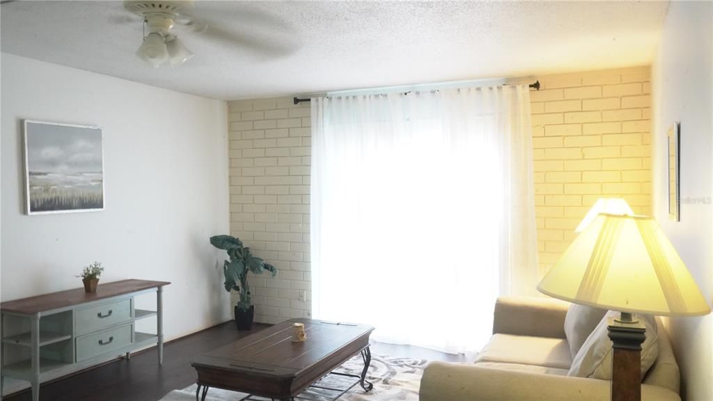 Active With Contract: $144,900 (2 beds, 1 baths, 787 Square Feet)