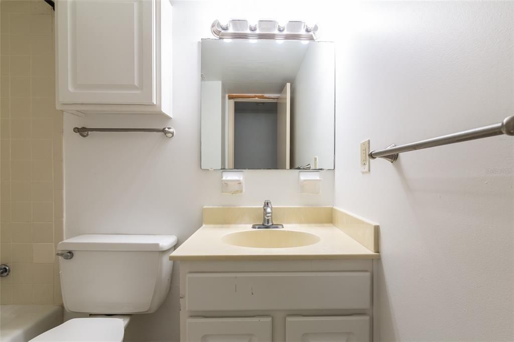 Active With Contract: $144,900 (2 beds, 1 baths, 787 Square Feet)