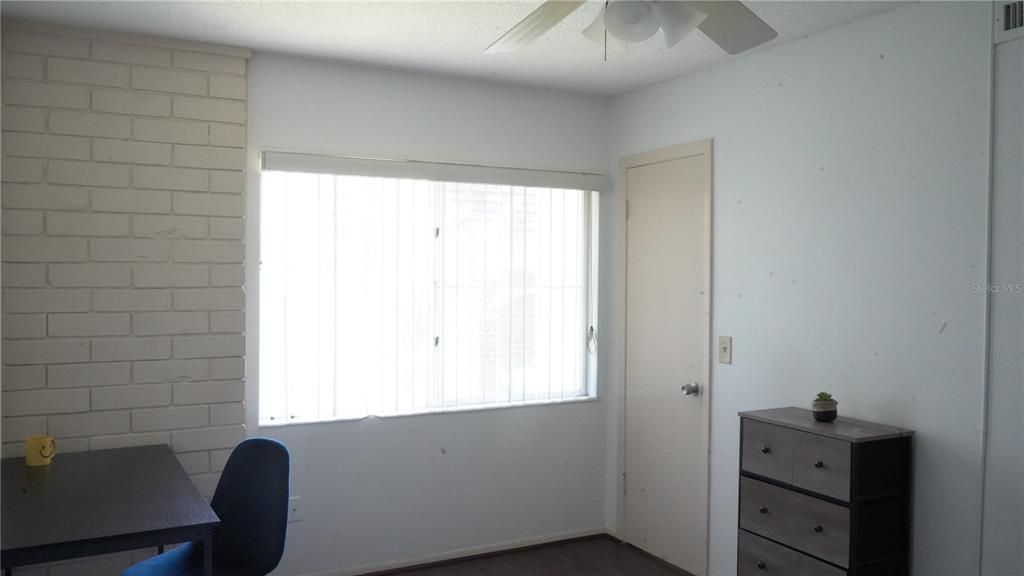 Active With Contract: $144,900 (2 beds, 1 baths, 787 Square Feet)