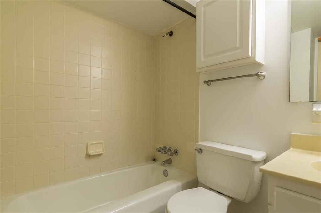 Active With Contract: $144,900 (2 beds, 1 baths, 787 Square Feet)