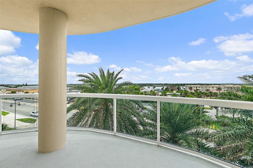 Active With Contract: $1,025,000 (3 beds, 3 baths, 2470 Square Feet)