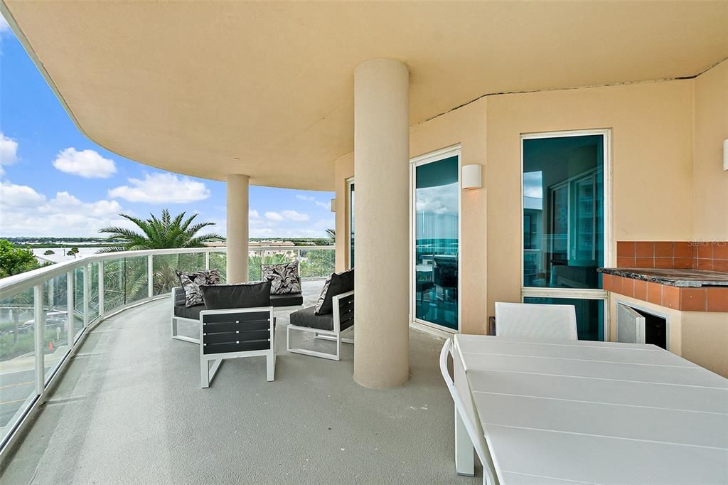 Active With Contract: $1,025,000 (3 beds, 3 baths, 2470 Square Feet)