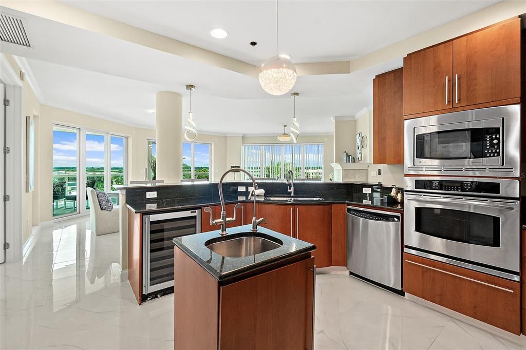 Active With Contract: $1,025,000 (3 beds, 3 baths, 2470 Square Feet)