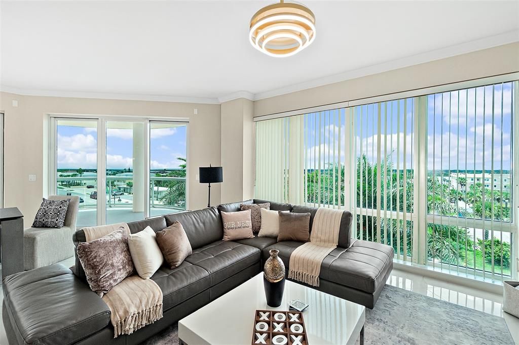 Active With Contract: $1,025,000 (3 beds, 3 baths, 2470 Square Feet)