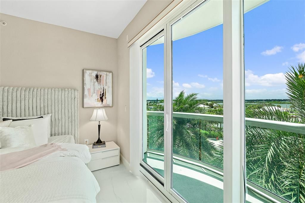 Active With Contract: $1,025,000 (3 beds, 3 baths, 2470 Square Feet)