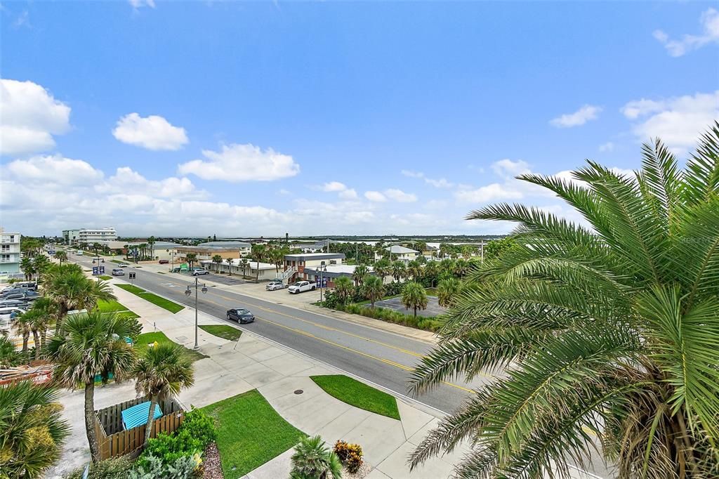 Active With Contract: $1,025,000 (3 beds, 3 baths, 2470 Square Feet)