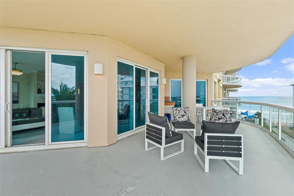 Active With Contract: $1,025,000 (3 beds, 3 baths, 2470 Square Feet)