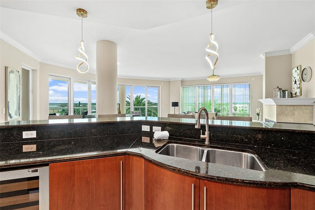 Active With Contract: $1,025,000 (3 beds, 3 baths, 2470 Square Feet)