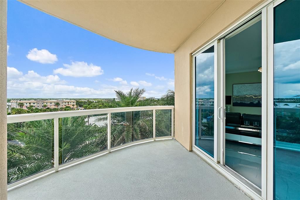 Active With Contract: $1,025,000 (3 beds, 3 baths, 2470 Square Feet)