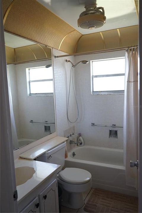 Active With Contract: $1,450 (2 beds, 2 baths, 960 Square Feet)