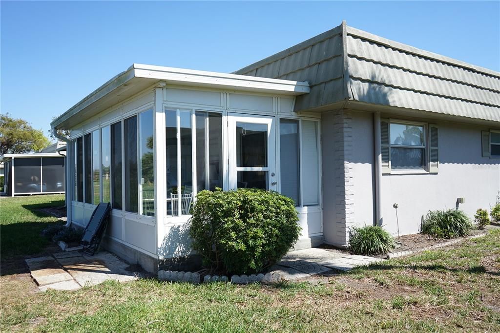 Active With Contract: $1,450 (2 beds, 2 baths, 960 Square Feet)