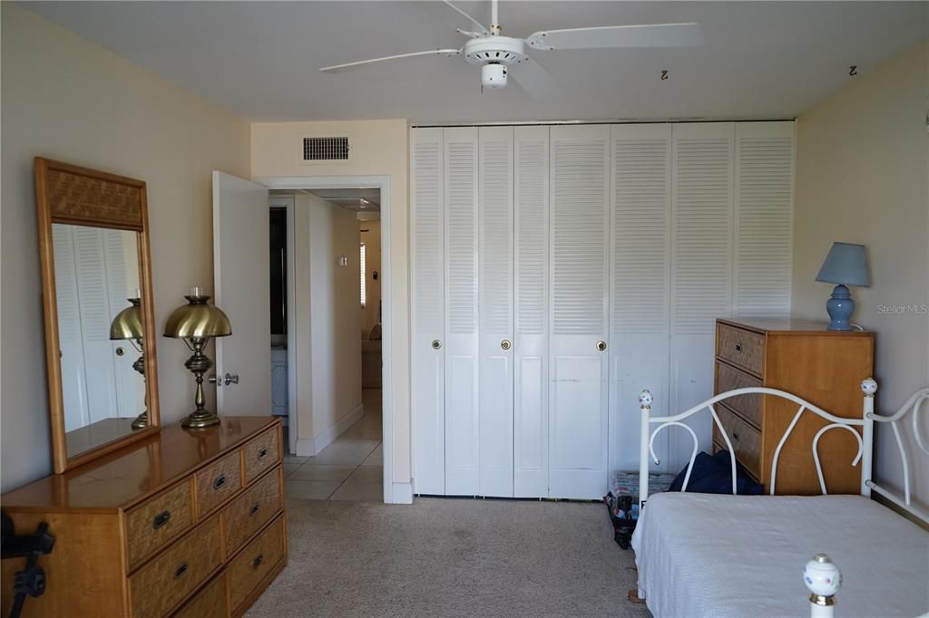 Active With Contract: $1,450 (2 beds, 2 baths, 960 Square Feet)