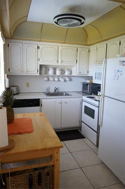 Active With Contract: $1,450 (2 beds, 2 baths, 960 Square Feet)