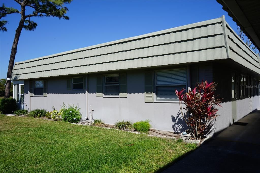 Active With Contract: $1,450 (2 beds, 2 baths, 960 Square Feet)