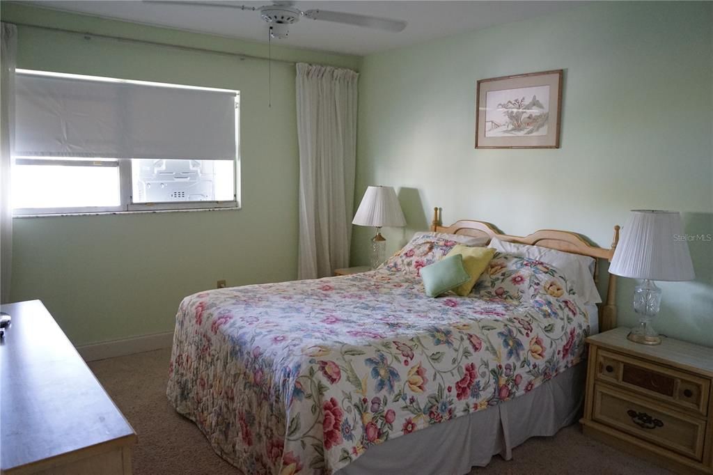 Active With Contract: $1,450 (2 beds, 2 baths, 960 Square Feet)