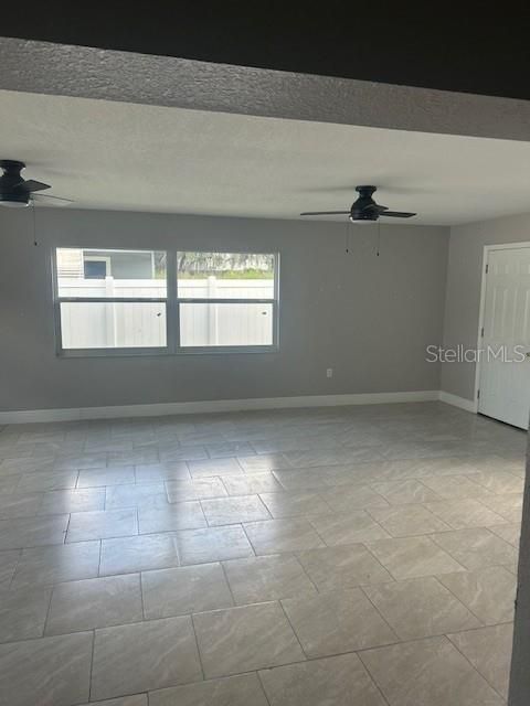 En Venta: $730,000 (4 camas, 2 baños, 2238 Pies cuadrados)