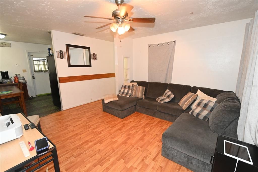 En Venta: $730,000 (4 camas, 2 baños, 2238 Pies cuadrados)