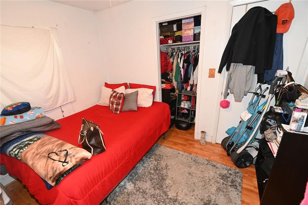 En Venta: $730,000 (4 camas, 2 baños, 2238 Pies cuadrados)