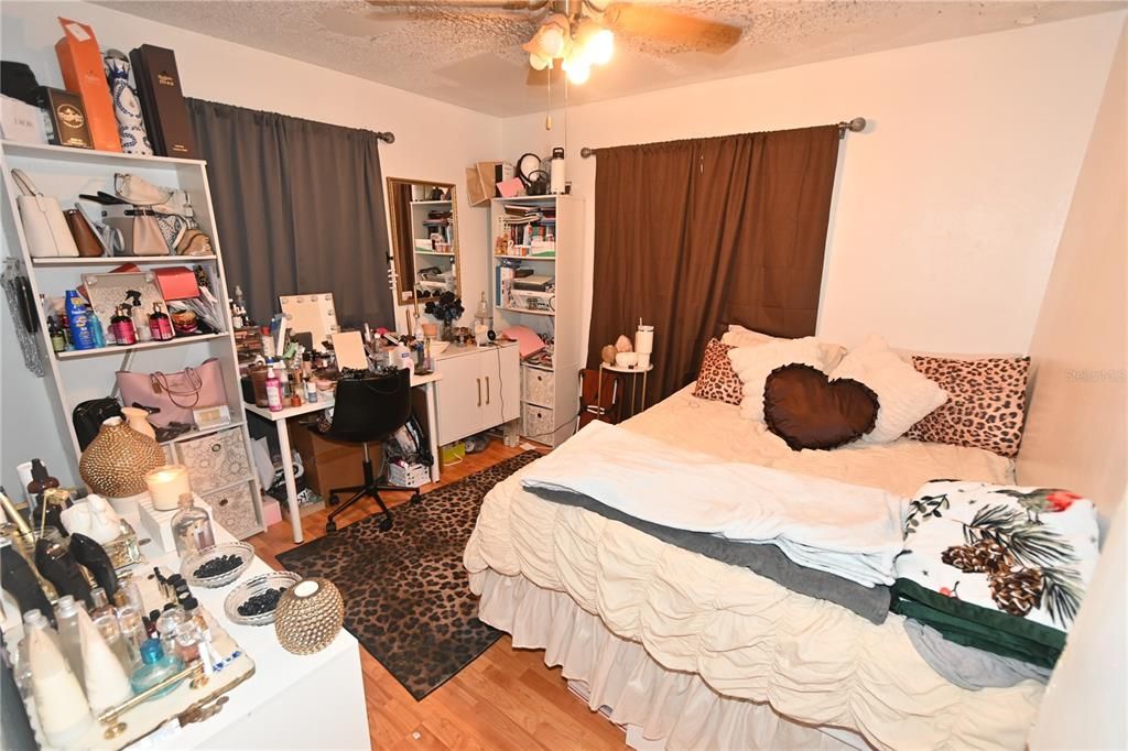 En Venta: $730,000 (4 camas, 2 baños, 2238 Pies cuadrados)