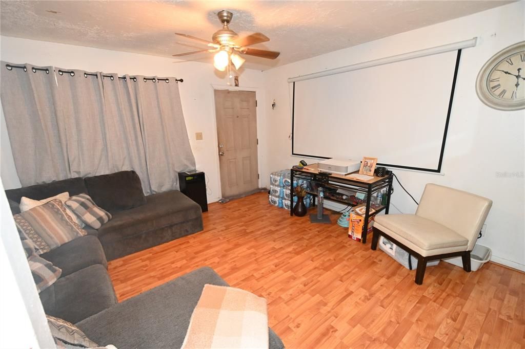 En Venta: $730,000 (4 camas, 2 baños, 2238 Pies cuadrados)