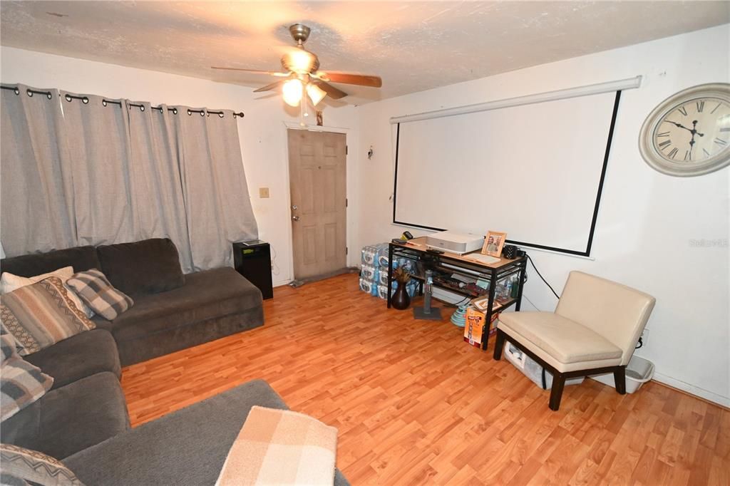 En Venta: $730,000 (4 camas, 2 baños, 2238 Pies cuadrados)