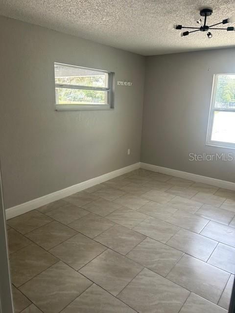 En Venta: $730,000 (4 camas, 2 baños, 2238 Pies cuadrados)