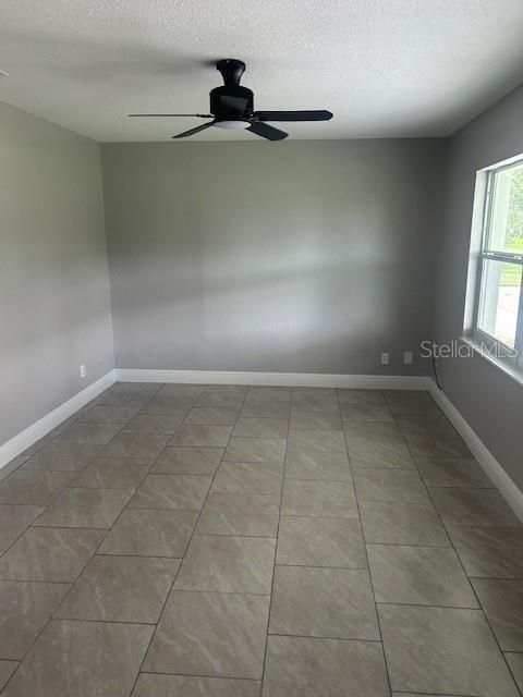 En Venta: $730,000 (4 camas, 2 baños, 2238 Pies cuadrados)