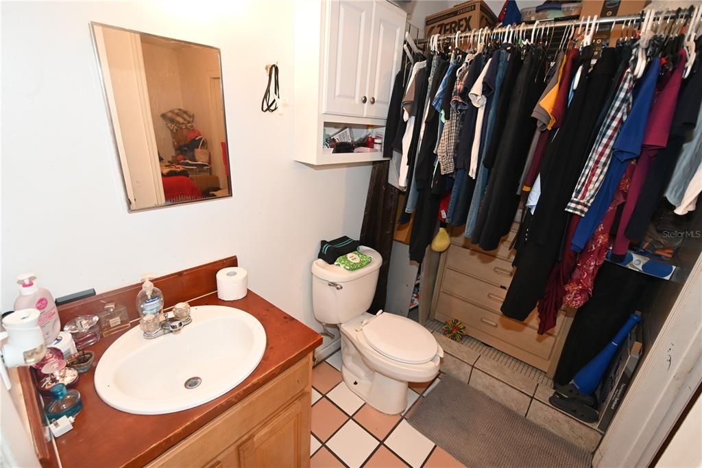 En Venta: $730,000 (4 camas, 2 baños, 2238 Pies cuadrados)