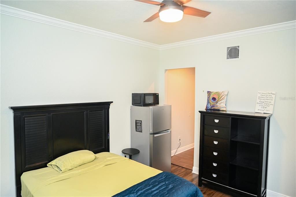 В аренду: $1,075 (1 спален, 1 ванн, 305 Квадратных фут)