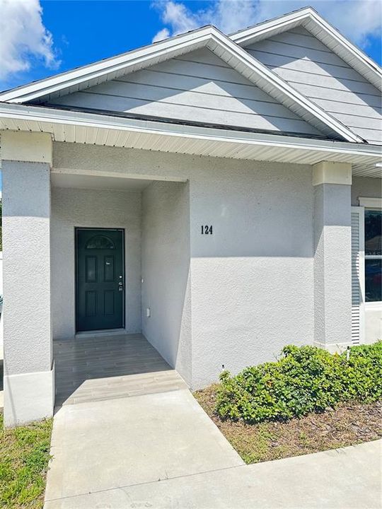 Active With Contract: $2,000 (3 beds, 2 baths, 1240 Square Feet)