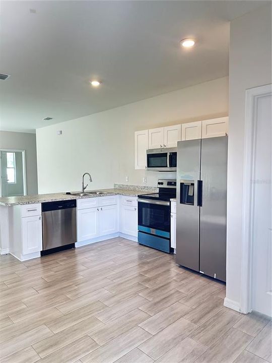 Active With Contract: $2,000 (3 beds, 2 baths, 1240 Square Feet)