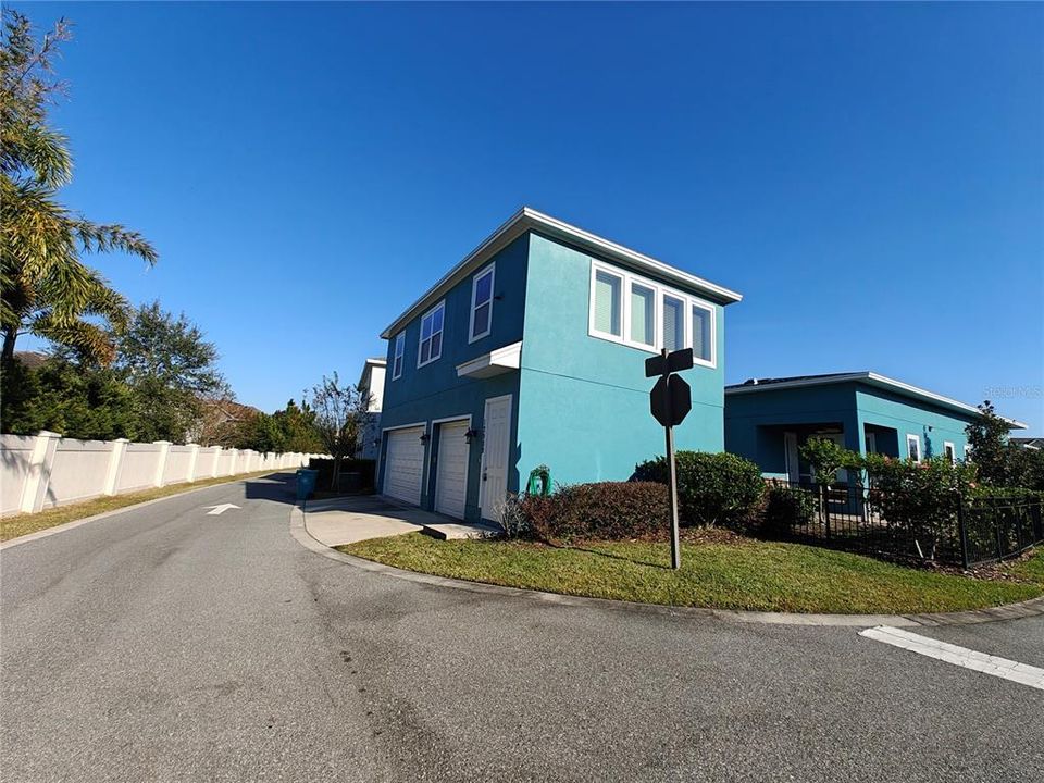 For Rent: $1,749 (1 beds, 1 baths, 747 Square Feet)