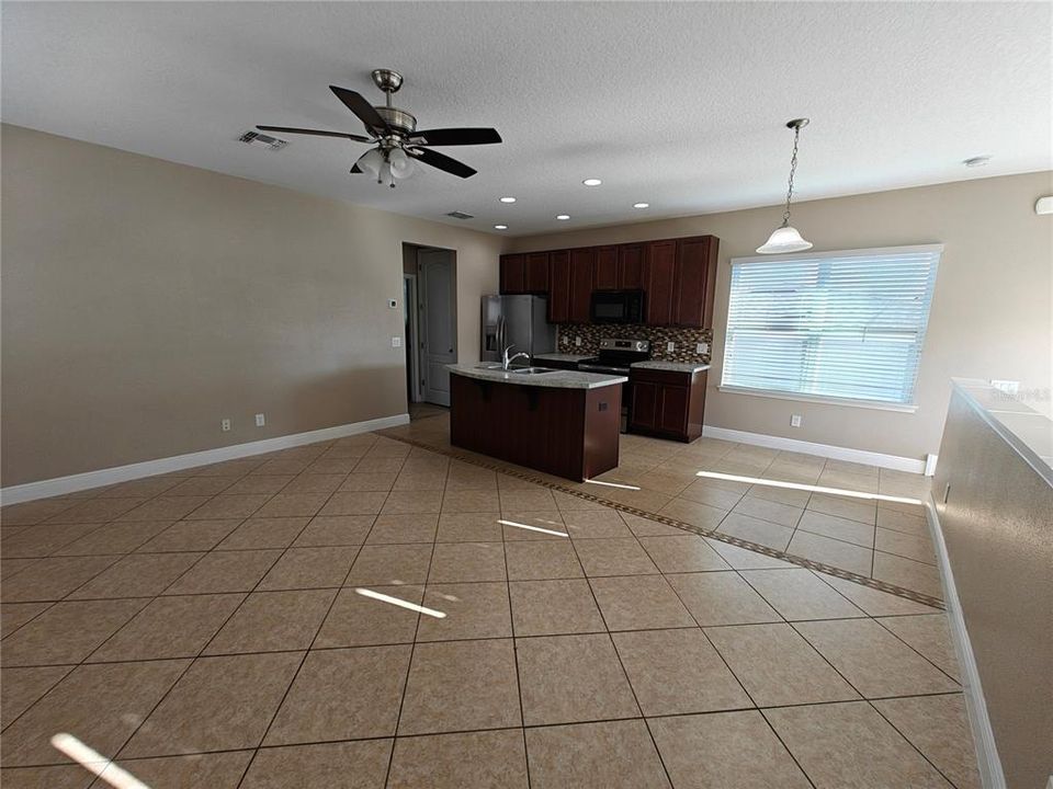 For Rent: $1,749 (1 beds, 1 baths, 747 Square Feet)