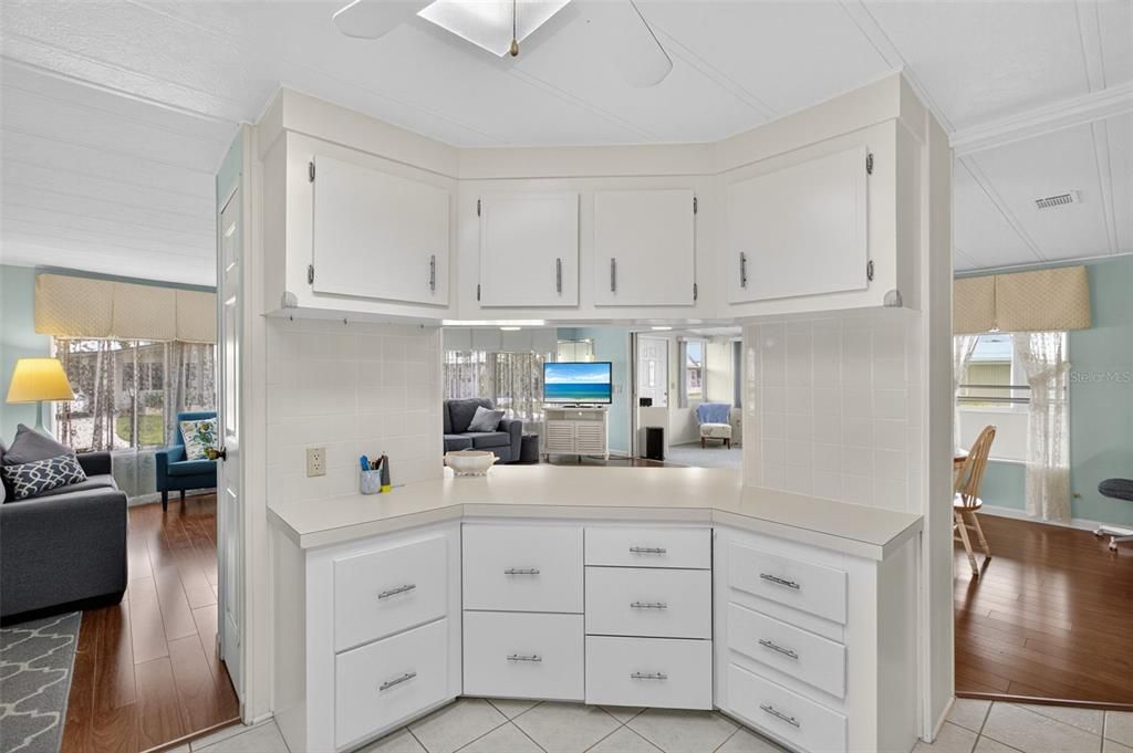 合同活跃: $135,000 (2 贝兹, 2 浴室, 1448 平方英尺)