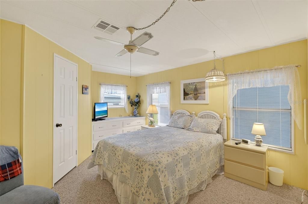 合同活跃: $135,000 (2 贝兹, 2 浴室, 1448 平方英尺)