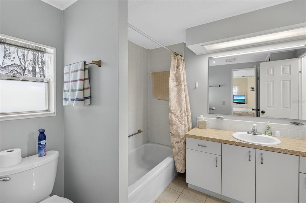 合同活跃: $135,000 (2 贝兹, 2 浴室, 1448 平方英尺)