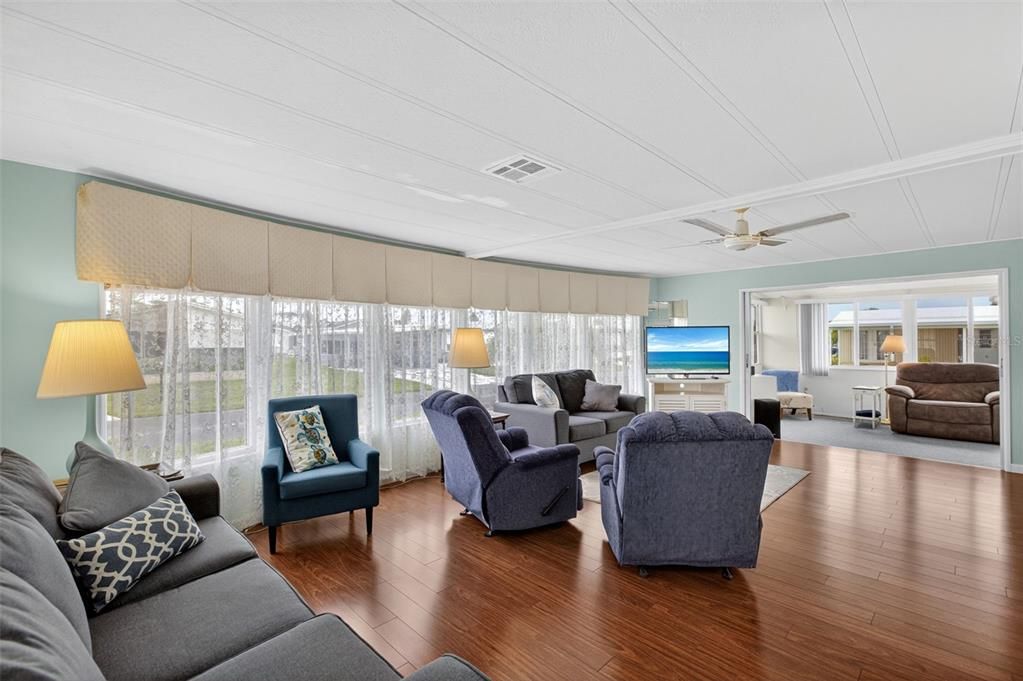 合同活跃: $135,000 (2 贝兹, 2 浴室, 1448 平方英尺)