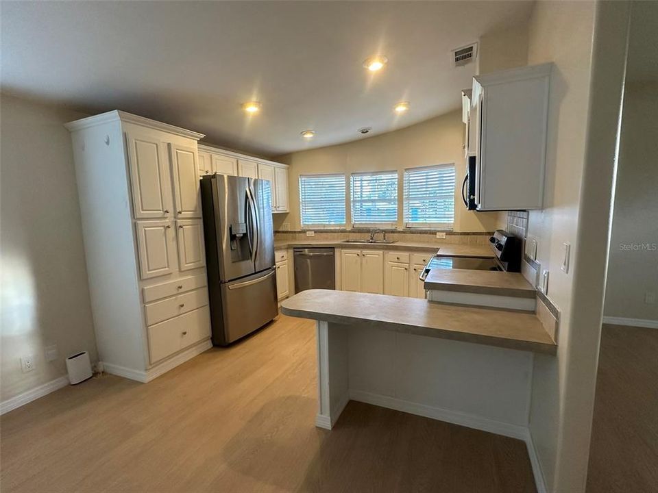 For Sale: $124,000 (2 beds, 2 baths, 1302 Square Feet)