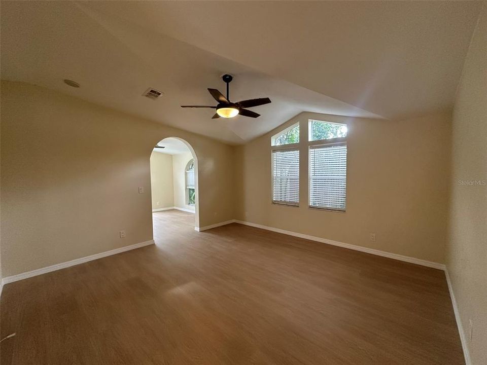 For Sale: $124,000 (2 beds, 2 baths, 1302 Square Feet)